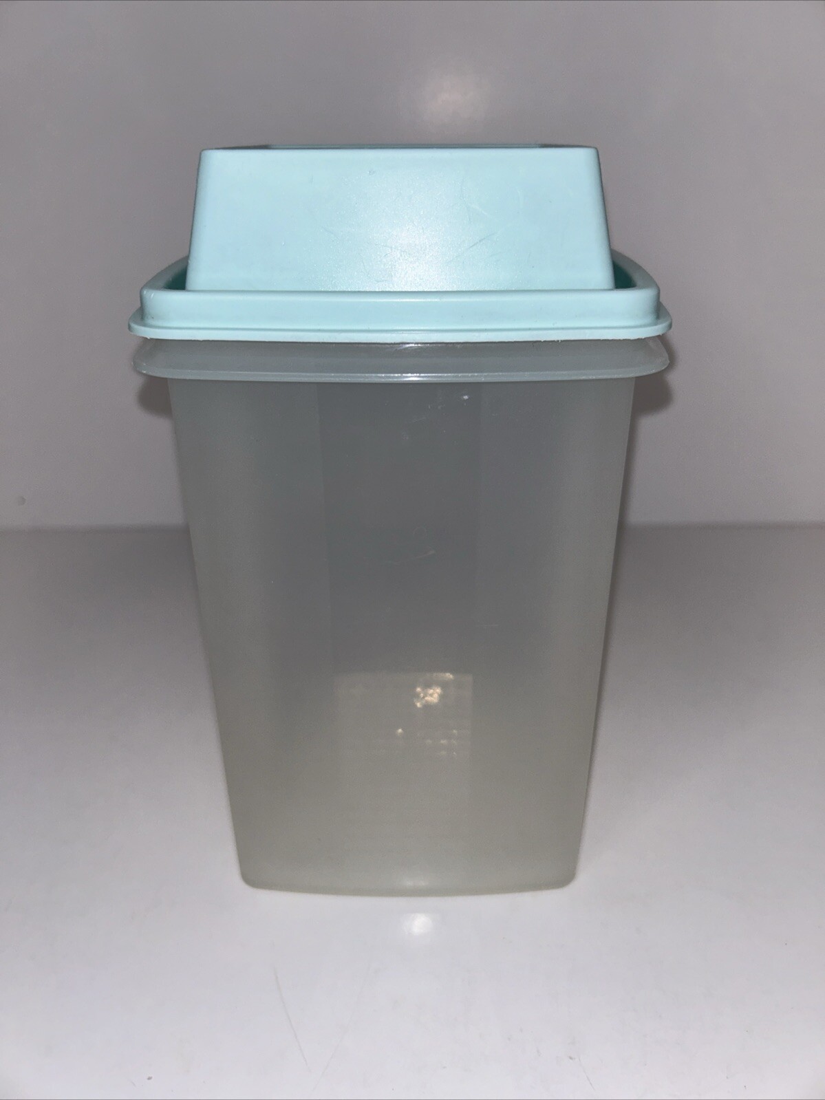 Tupperware Pick-A-Deli Pickle Keeper/Maker Container 1560 Blue Teal Lid