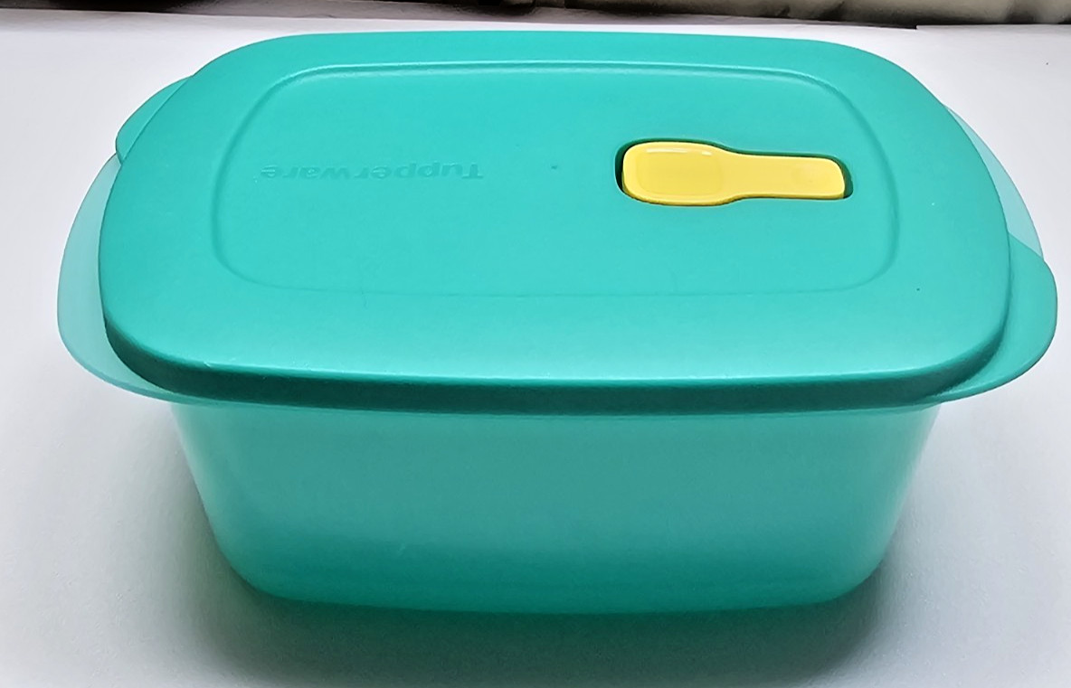 Tupperware 1.7L Rectangle Bowl MPN:7364A-1 Air Vent Lid MPN: 7366A-5