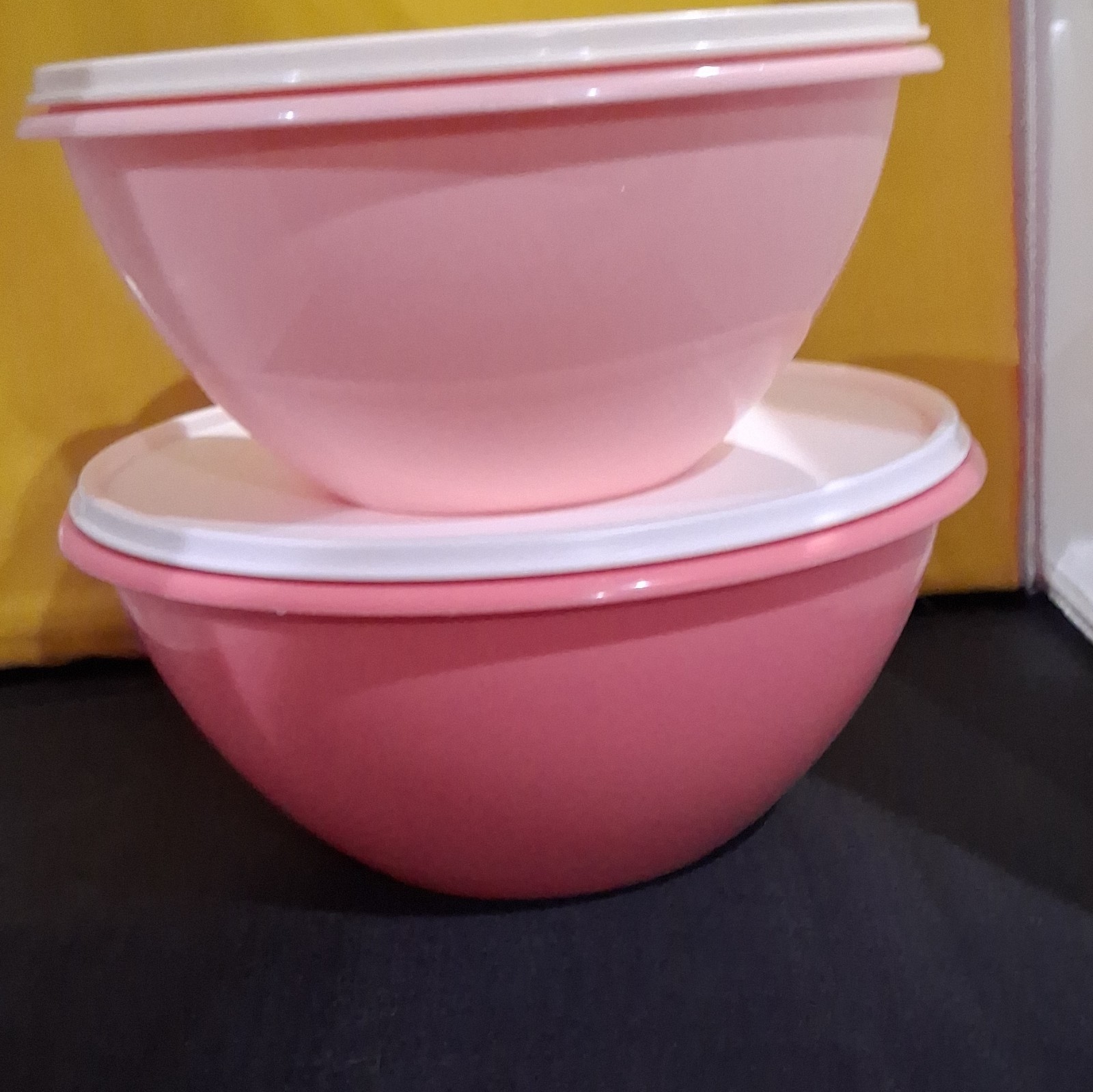 Round Pink/White Plastic Food Storage Bowl Set w/ White Snap Lids 4pc