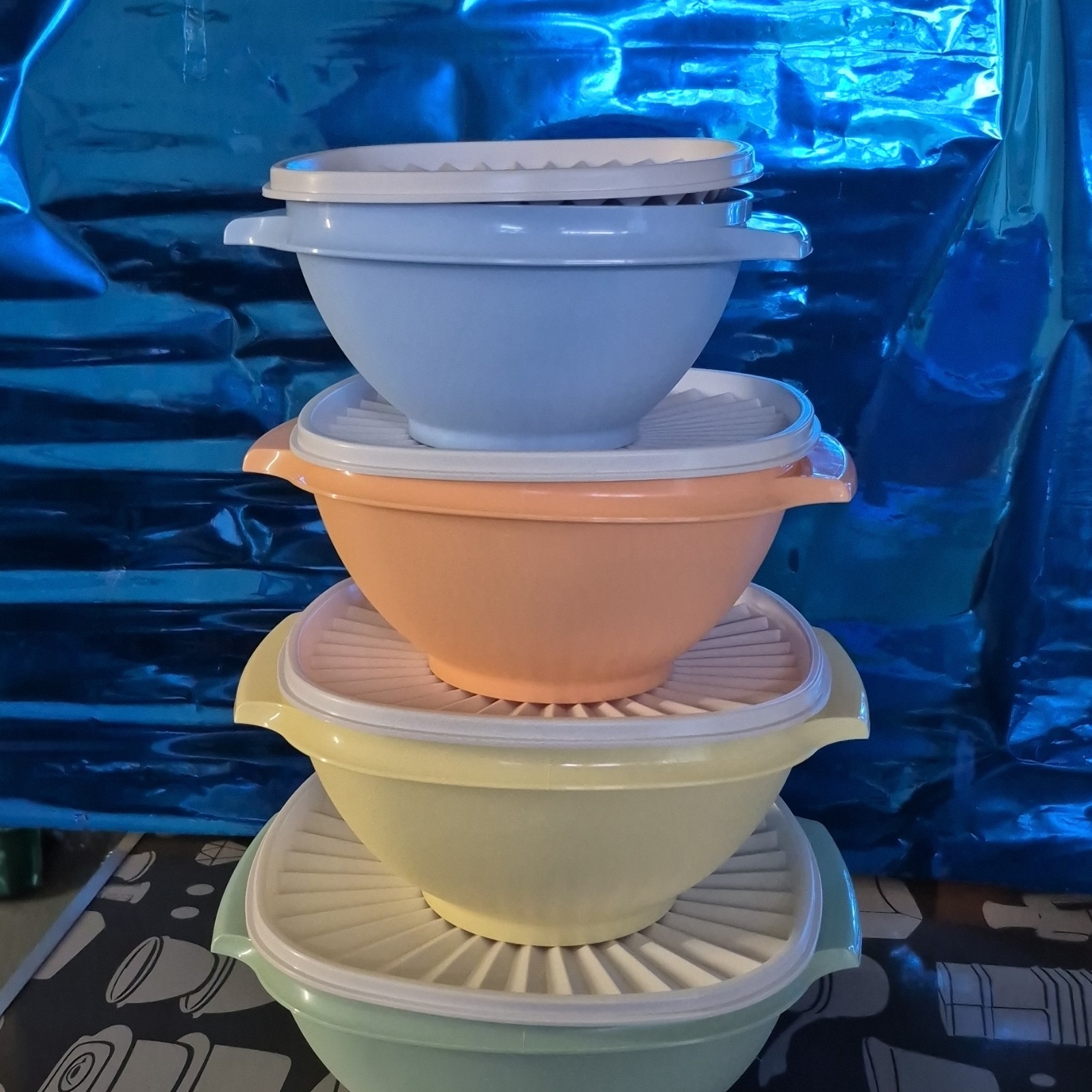 Tupperware Servalier. Multicolor Plastic Bowl Set, 4pc Snap Lids.