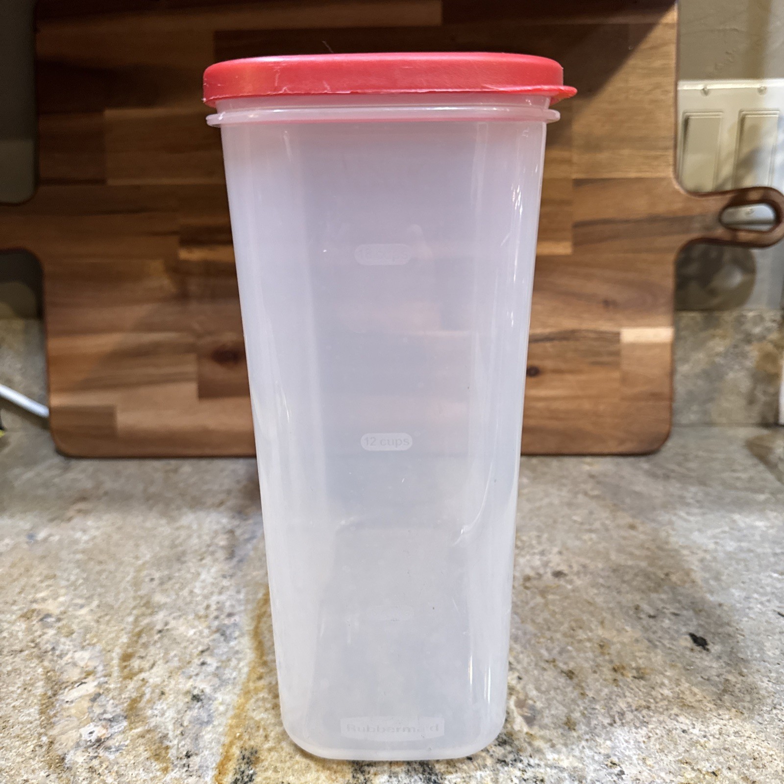 Rubbermaid 7N04 Red 21 21.1 Cup Dry Food Storage Container with Lid