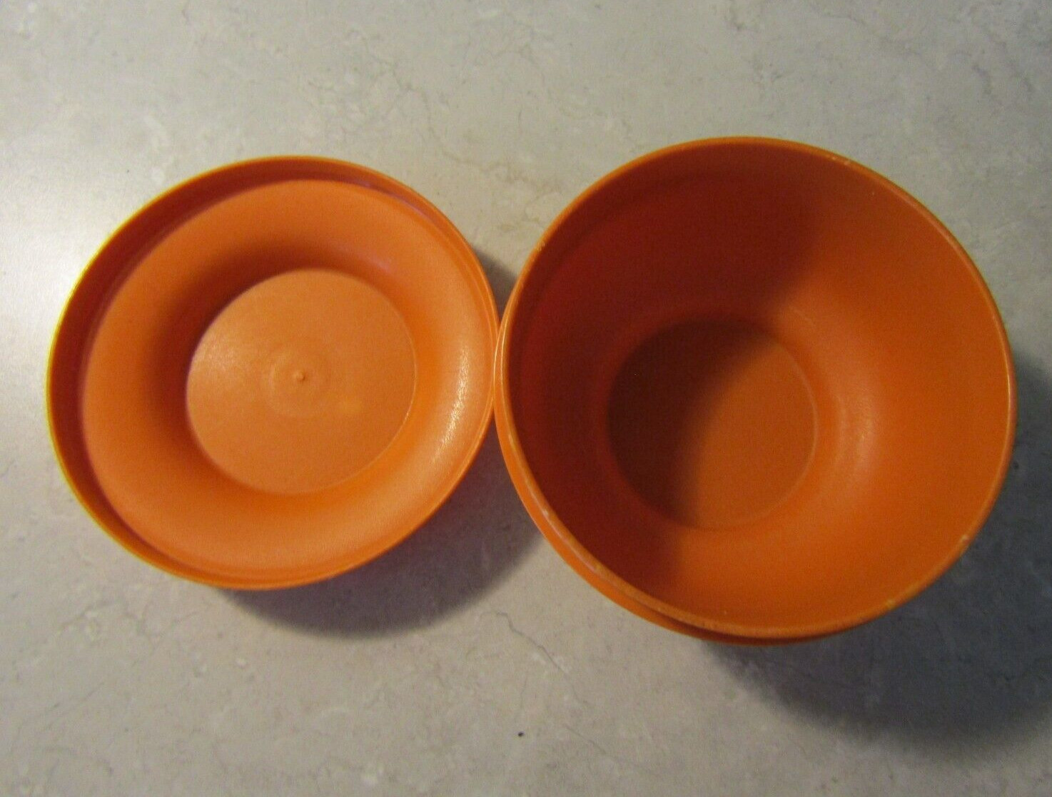 Vintage Tupperware 1436 Orange Service Bowl w/ Lid ~ 2 1/4″ Tall ~4 1/2″ DIA