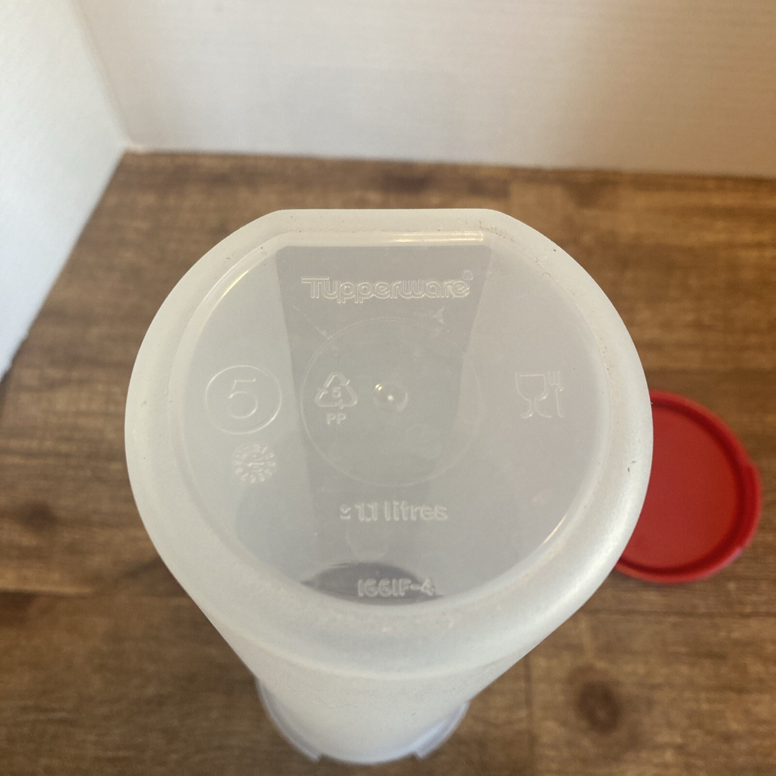 Tupperware Spaghetti Keeper- Red Seal