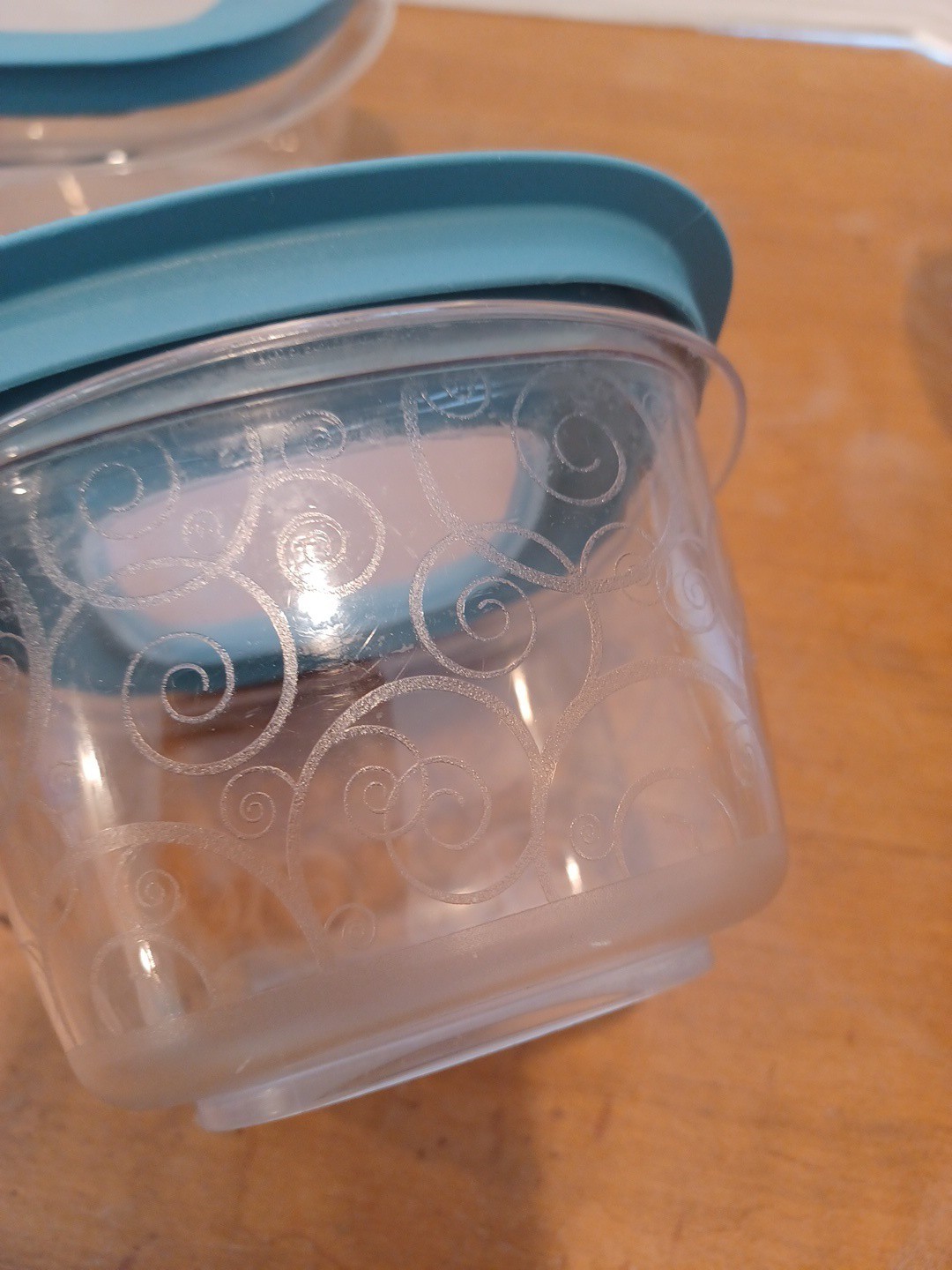 4 Rubbermaid Premier Swirl Food Storage Containers Lids 5c, 2c, 1.25c Teal Blue