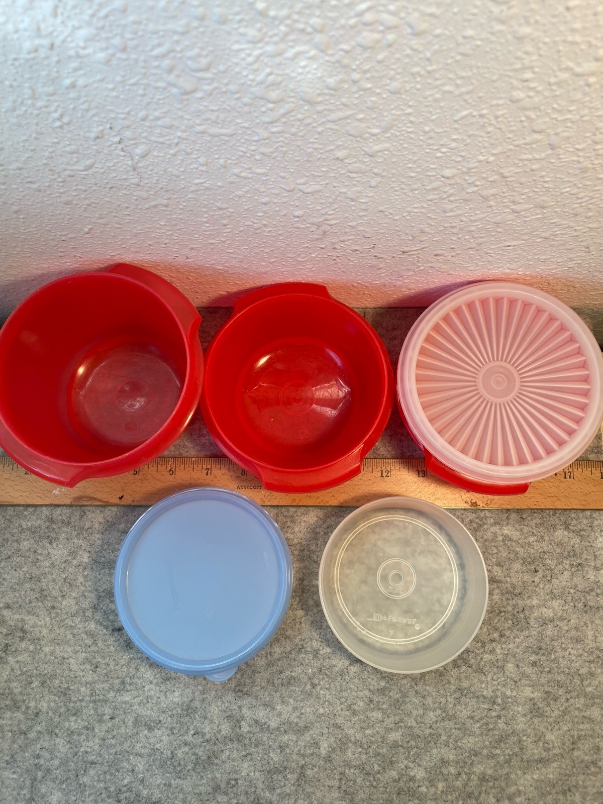 Tupperware Round Plastic Storage Container Set 5pc 1 Cup Snap Lids Red