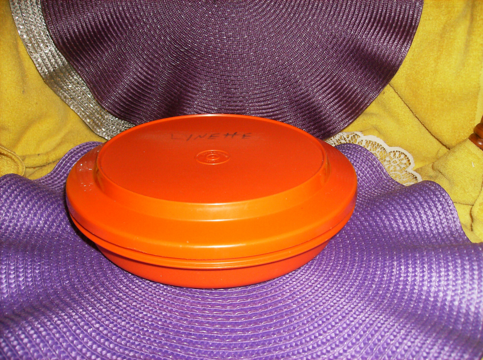 VINTAGE FOOD STORAGE SET GREEN 6 CUP PURPLE PINK BLUE 1 CUP ALL STACK IN GRE #32