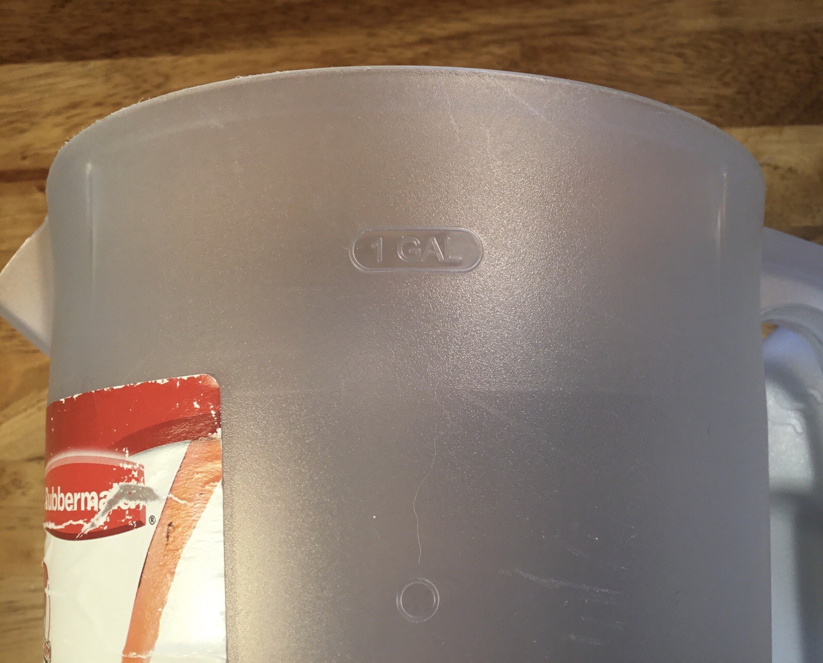 Rubbermaid One Gallon Sheer Pitcher (#1A21) w/White Lid
