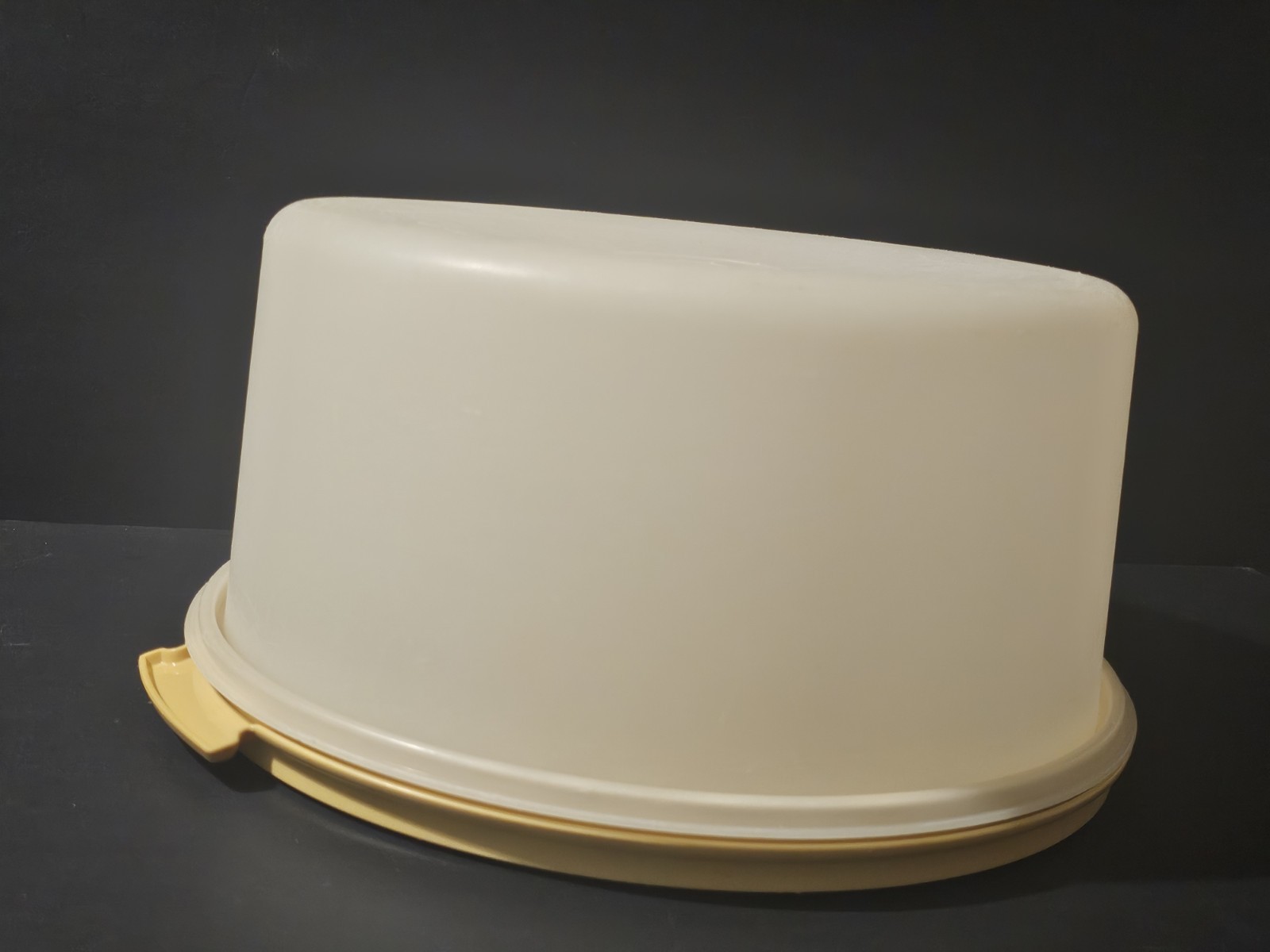 Vintage Tupperware Harvest Gold Cake Carrier 12″ Round Keeper Dome Lid