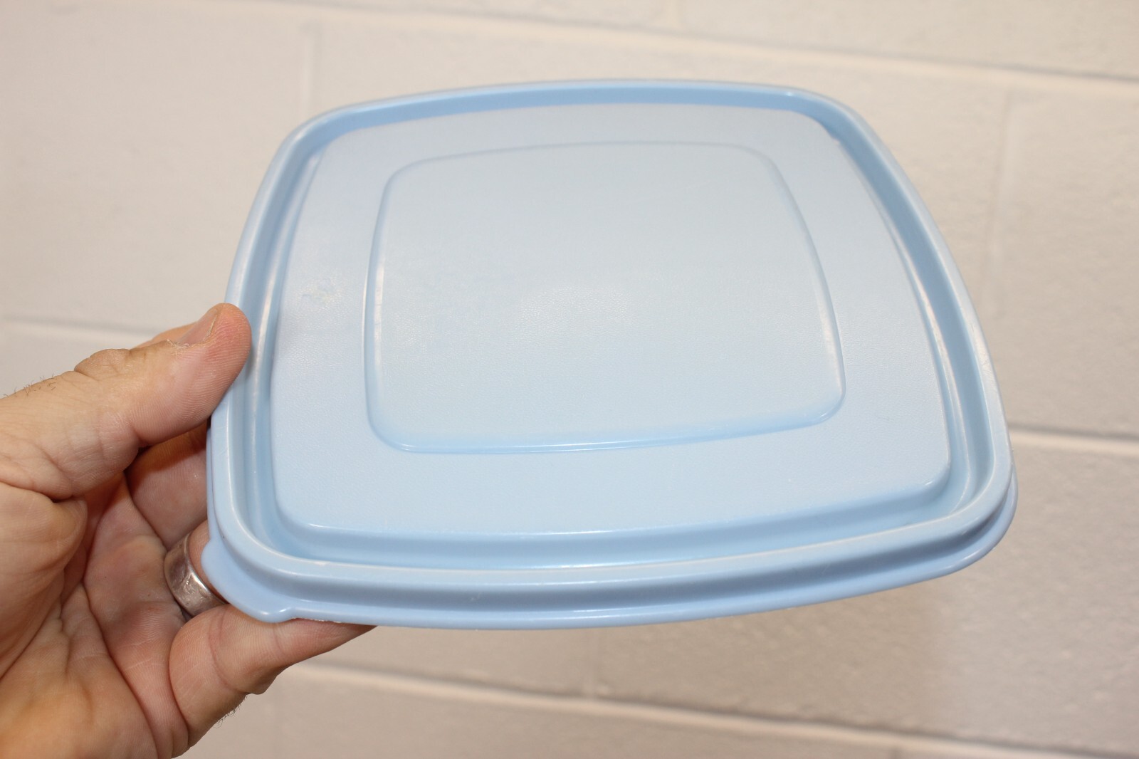 Rubbermaid 8.5″ Servin Saver Square #3 BLUE Replacement Snap Lid Seal 0013 GUC