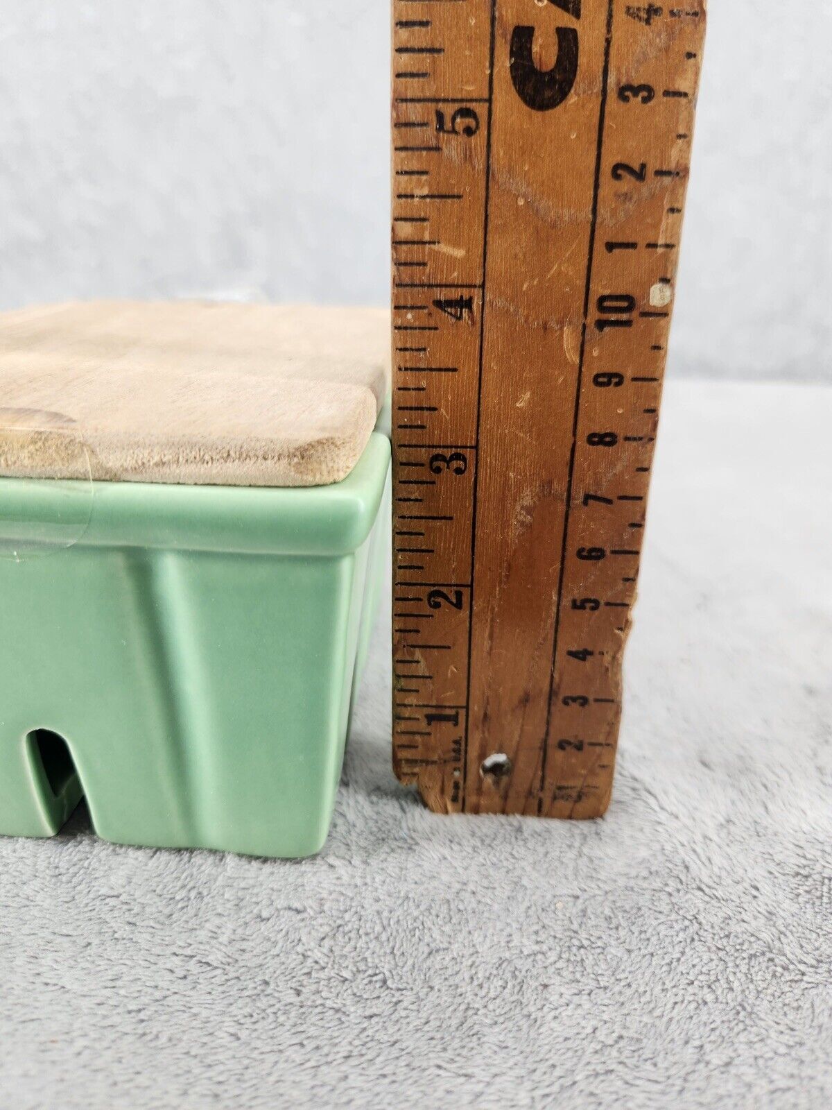 IQ Accessories Porcelain Food Storage With Wood Cover Sage Green 3x4x5
