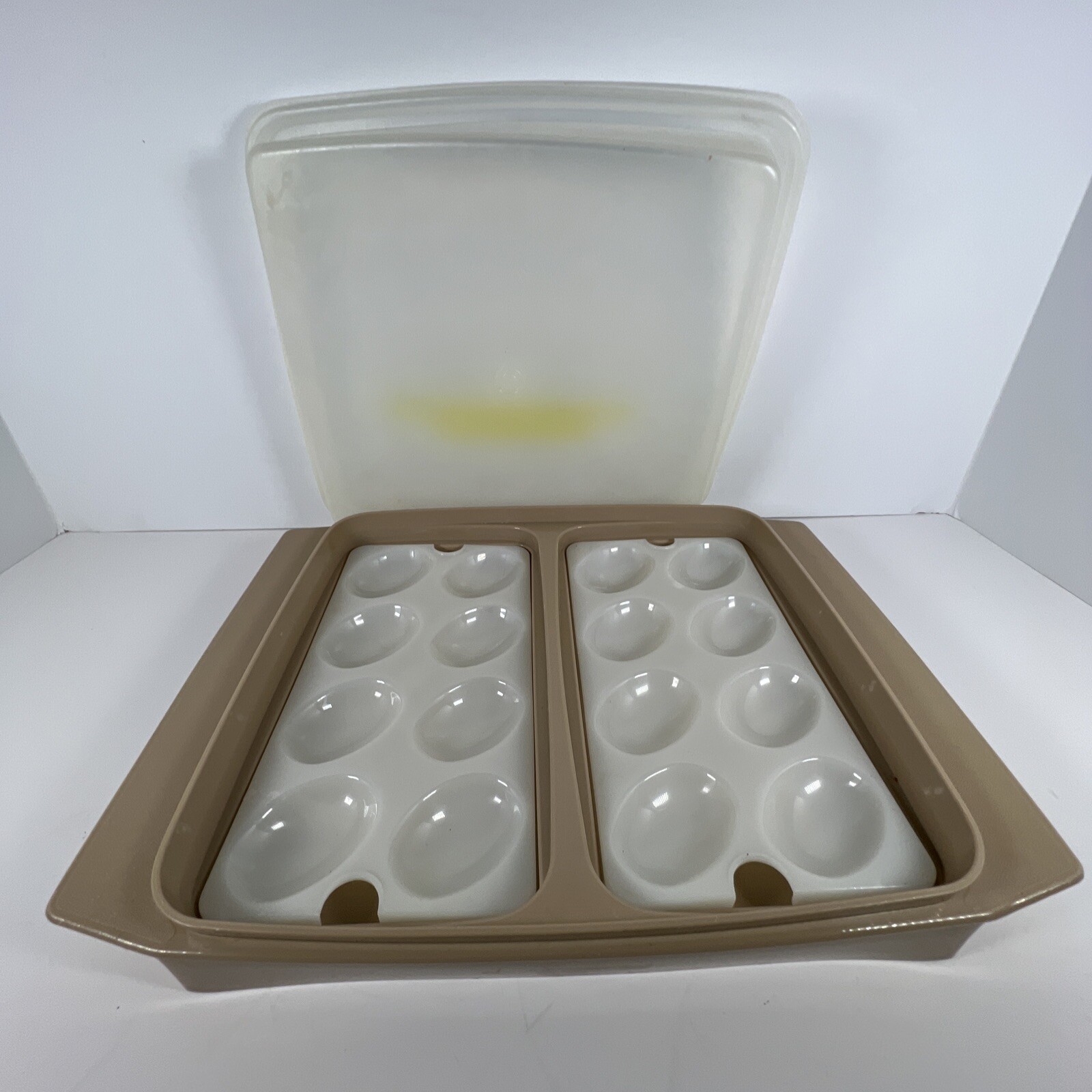 VTG Tupperware EGG KEEPER Carrier Tray Container Beige #723 Lid & Both Inserts