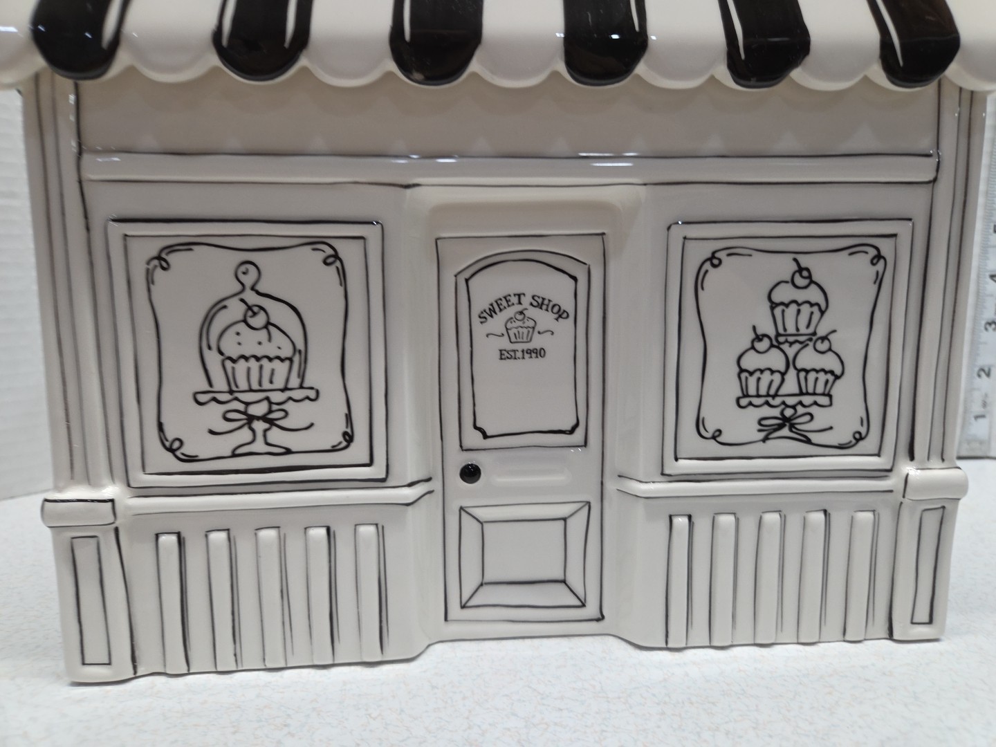 Bath & Body Works 2014 Sweet Shop Cookie Jar Black White Ceramic 9” X 11”