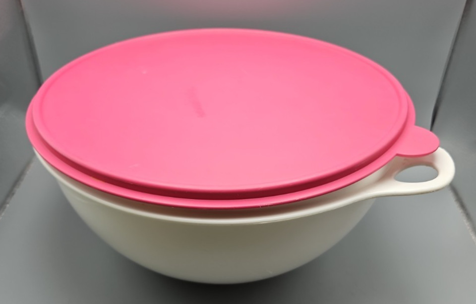 Tupperware Thasta 32 Cups 2539A White Mixing Bowl w/RED Lid USA, EUC