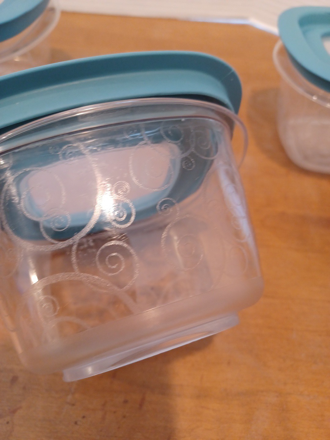 4 Rubbermaid Premier Swirl Food Storage Containers Lids 5c, 2c, 1.25c Teal Blue
