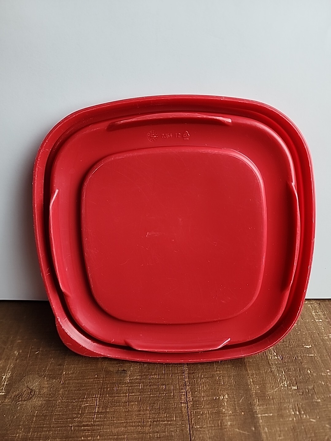 Rubbermaid Easy Find Replacement 7J64 Red Food Container Lid 6 1/2″