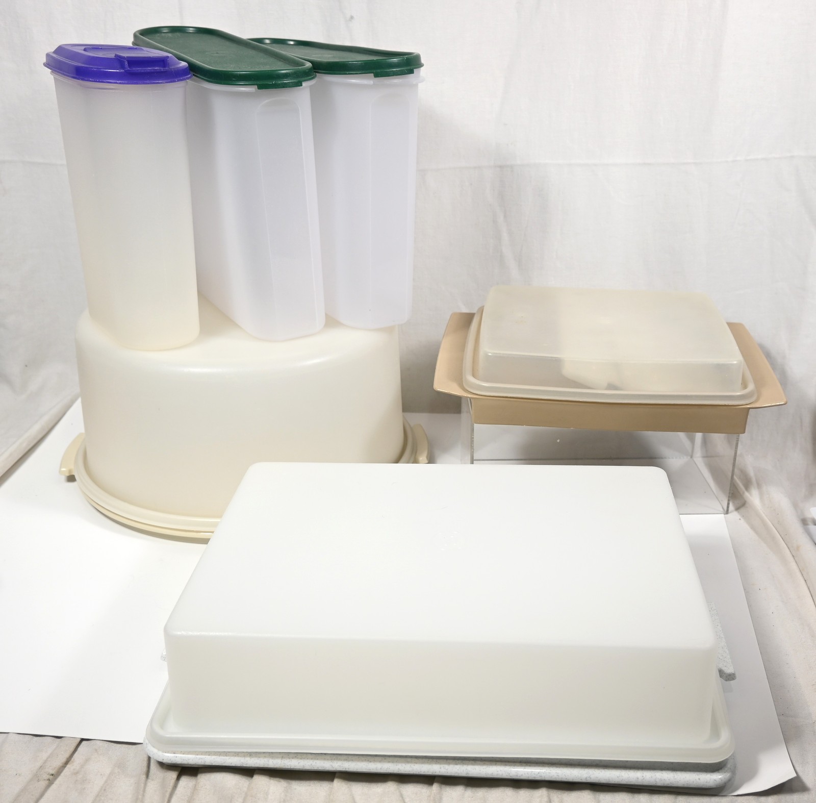 LOT 6 TUPPERWARE STORAGE CONTAINERS W/ LIDS Cake, Platter, Deviled Eggs Tray +