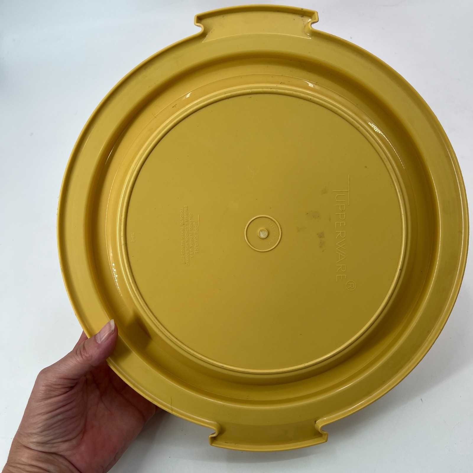 Vintage Tupperware Pie Keeper Cake Potluck Mustard Yellow MCM Retro Kitchen