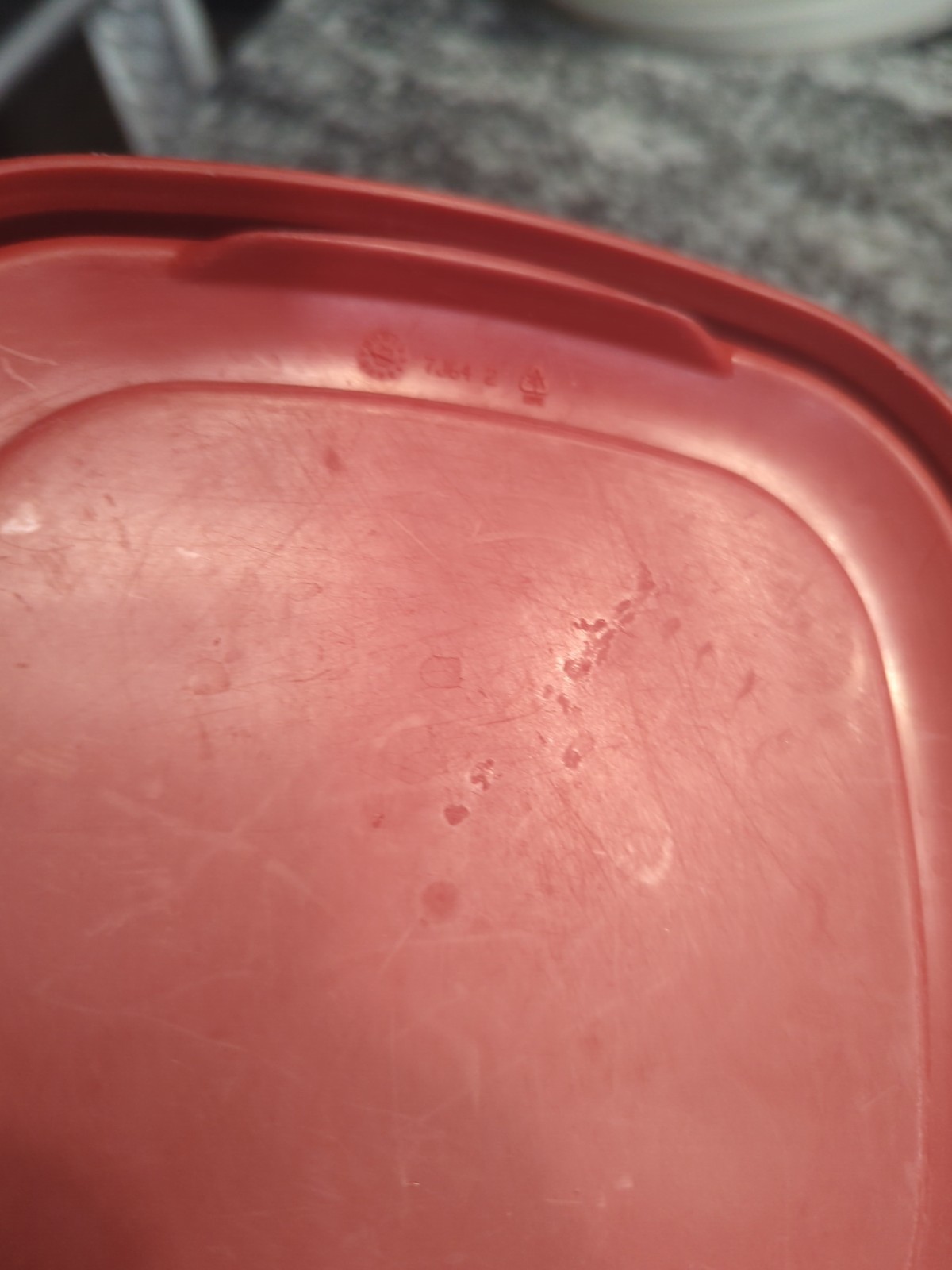 Rubbermaid Easy Find 7J64 Lid Red Square Replacement Food Container Lid 6.5″