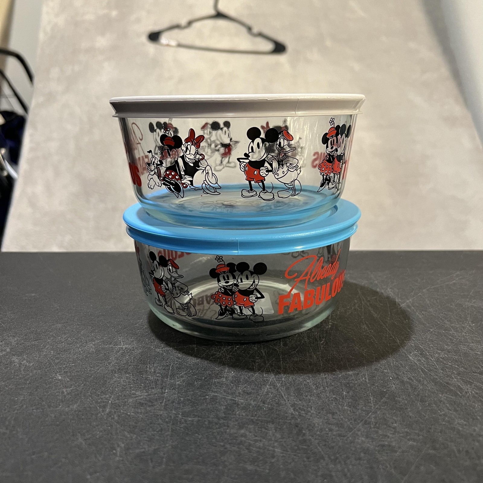 Pyrex Food Storage Containers 4 Cup 32oz Disney Mickey Minnie Fabulous Set 2