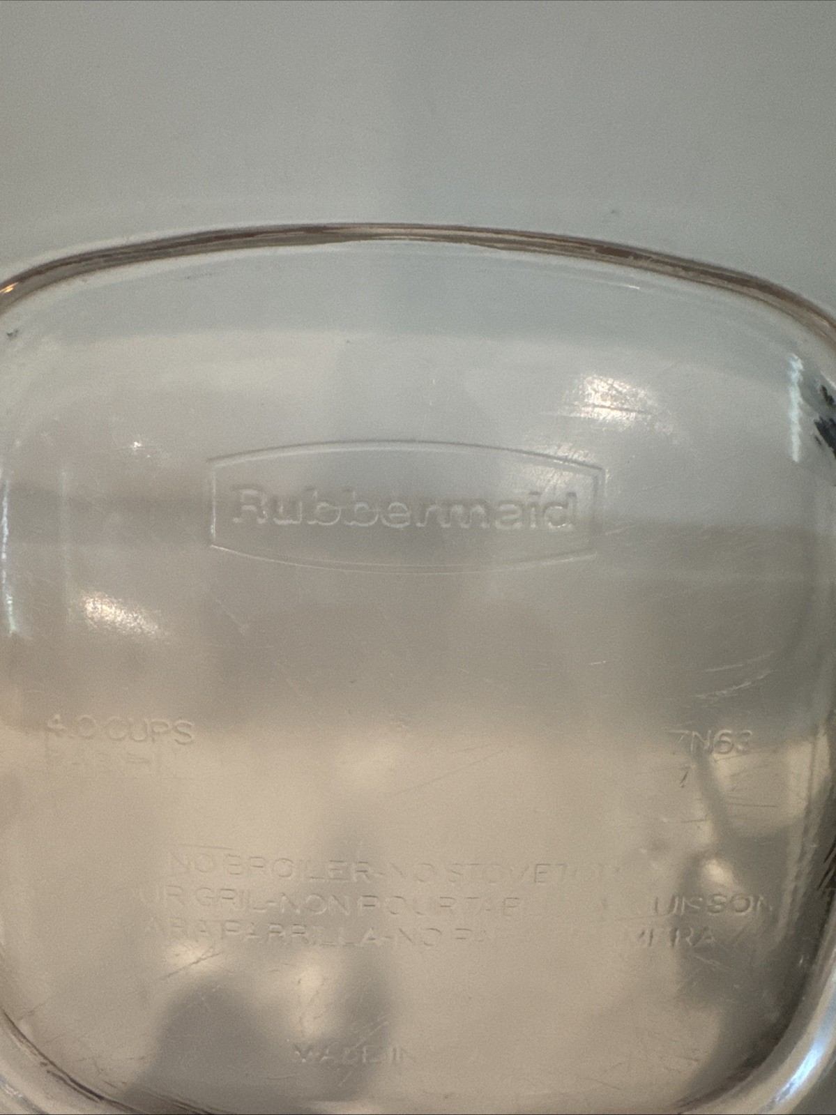 2 Rubbermaid Glass Food Storage Containers w/Lids 7N63-4 Cup and 7N62- 2.5 Cup