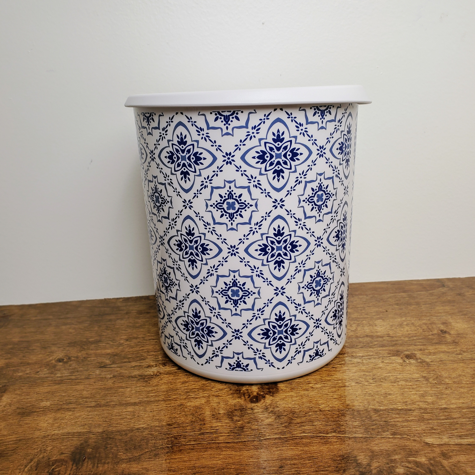 Tupperware Sugar Coffee Canister 12 Cup One-Touch Blue Design New