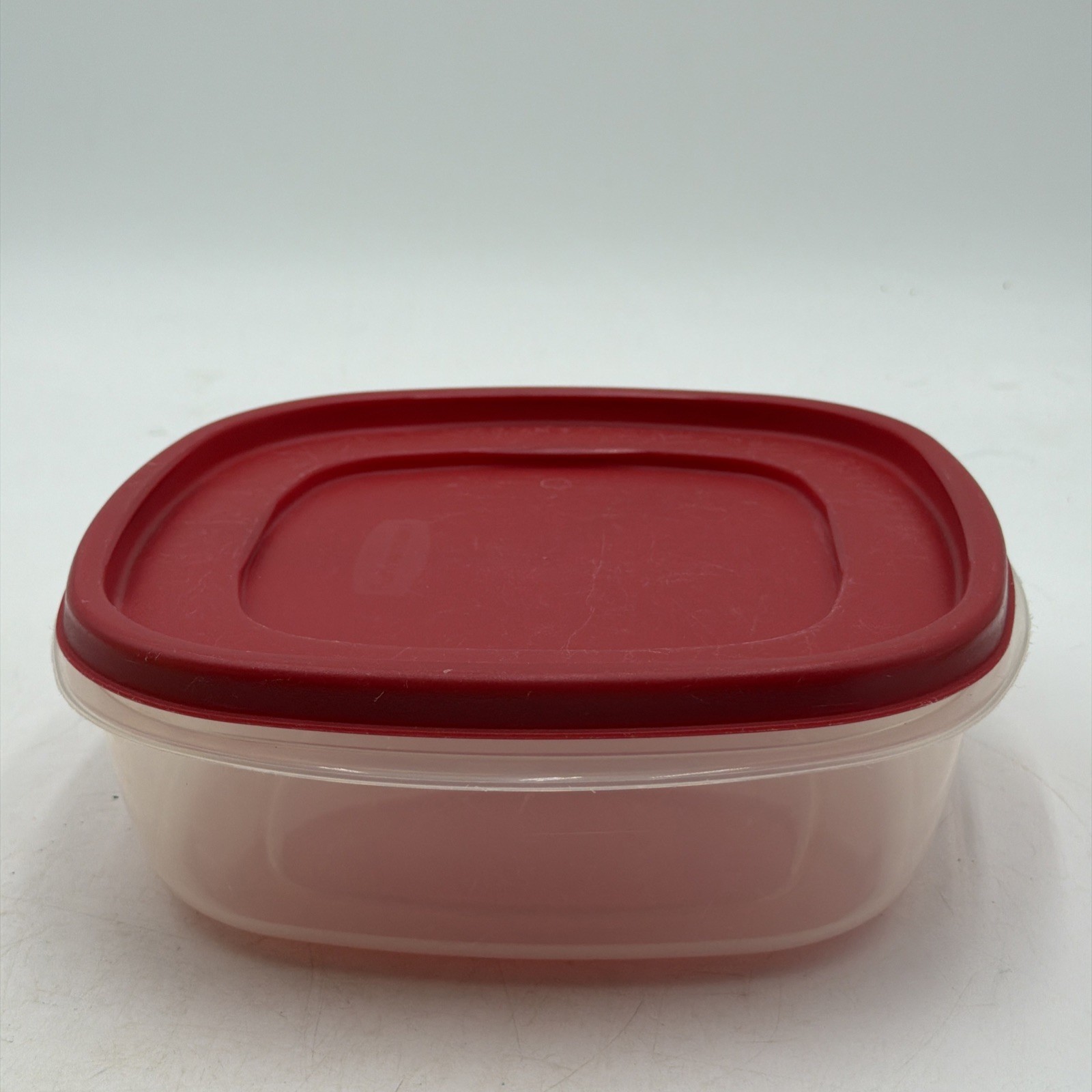 Rubbermaid Clear 8.5” Square Clear Servin’ Saver Food Container 9 Cups Red Lid