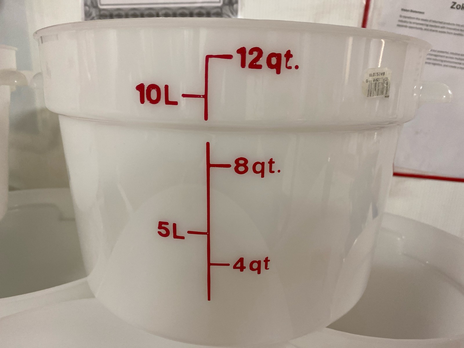 Cambro RFS12148 White Poly Round 12 Qt Container