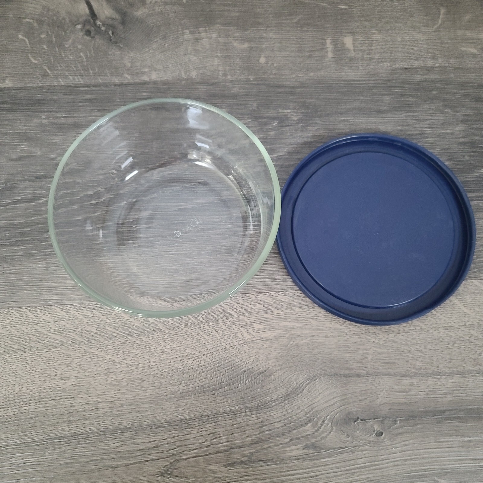 Pyrex 7201 1-Qt and 7200 2-Cups Glass Food Storage Bowls Bundle with Blue Lids