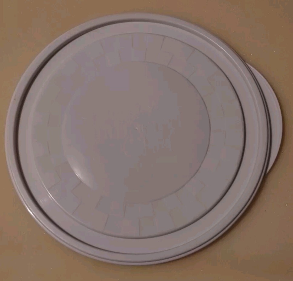 The Pampered Chef Chillzanne Bowl Lid — 9″ LID ONLY — White Checkered