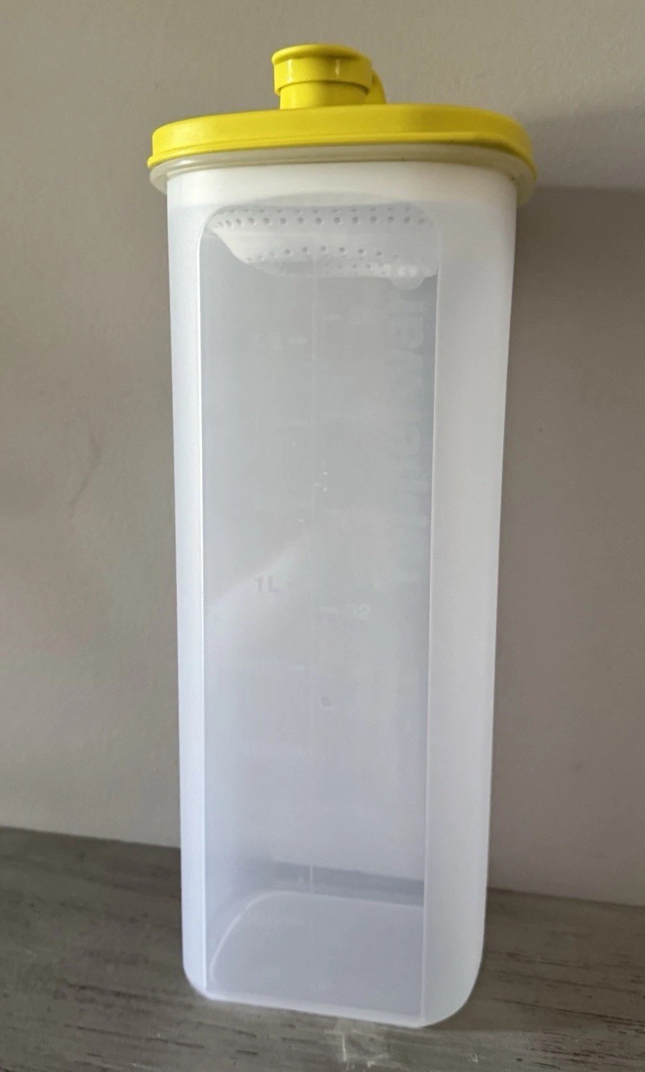 Tupperware Slim Line Pitcher 2.0L Clear Yellow Airtight 3pc with Strainer