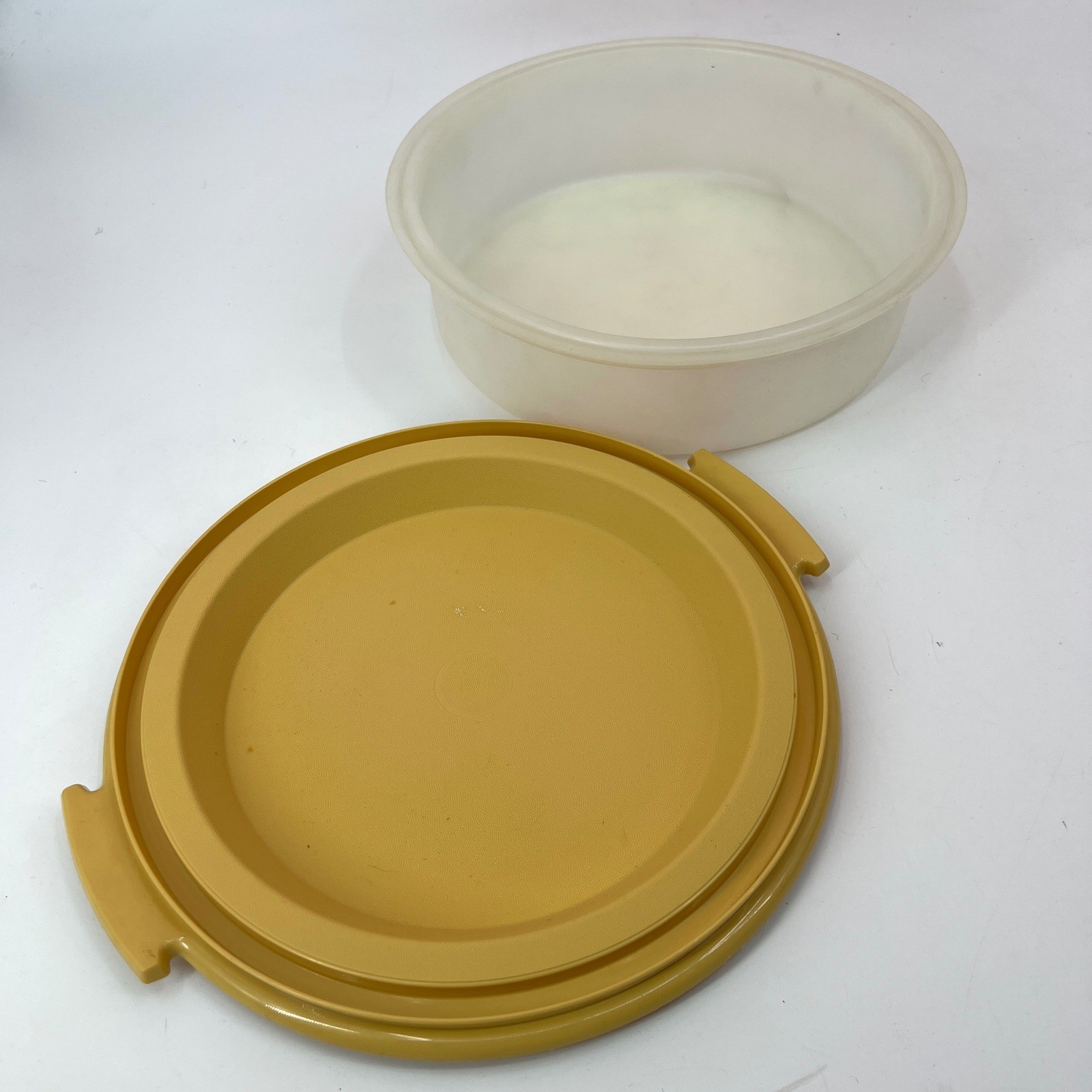 Vintage Tupperware Pie Keeper Cake Potluck Mustard Yellow MCM Retro Kitchen