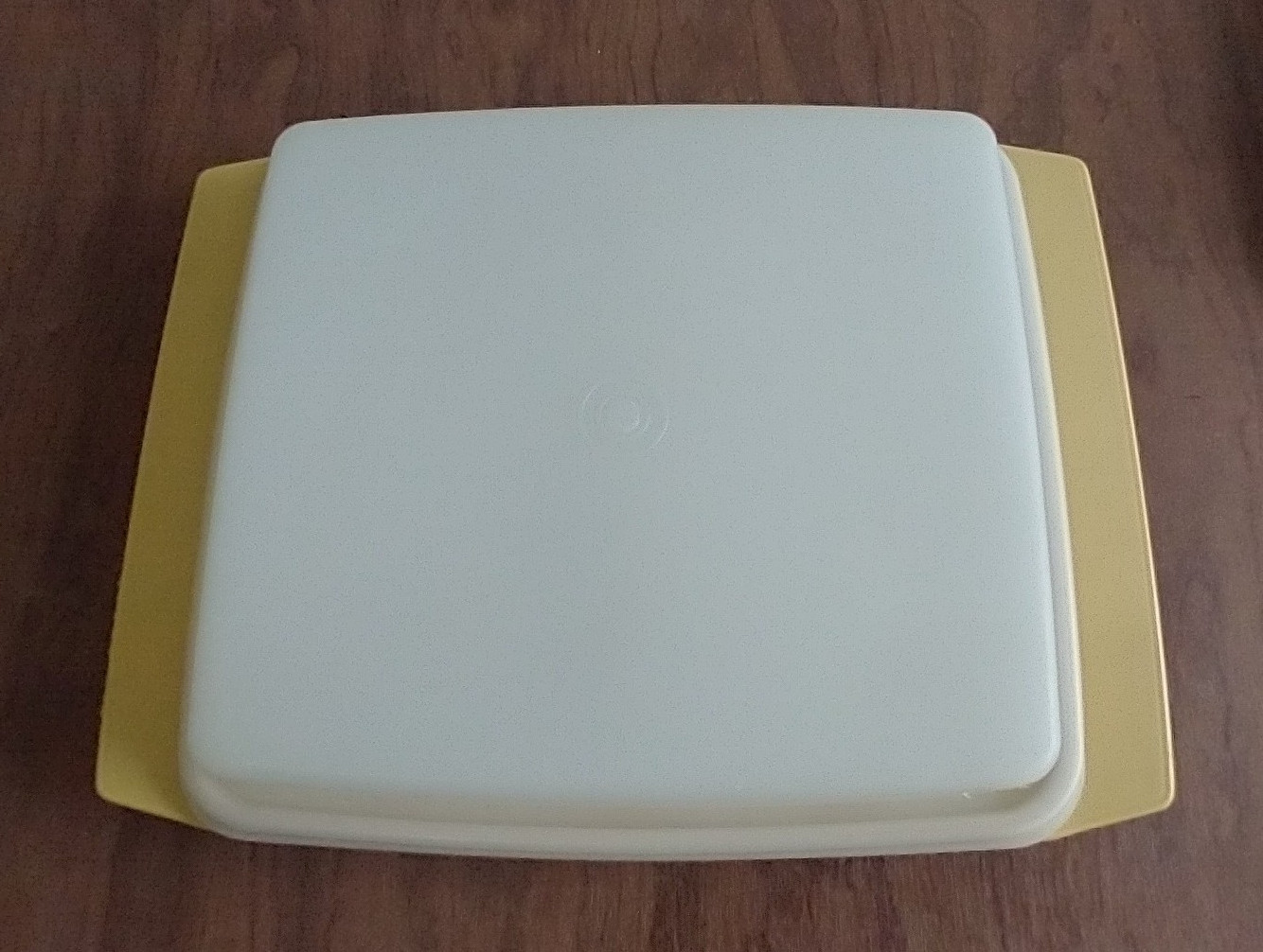 Tupperware Deviled Egg Keeper Beige with Both Inserts 723-1 GUC Needs Cleaning