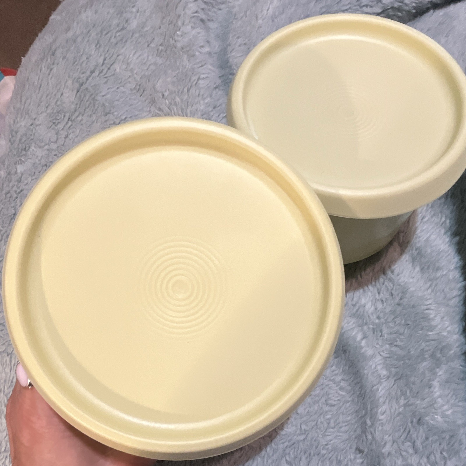 Tupperware Blossom Round Plastic Nesting Food Storage Containers Lime set of 2
