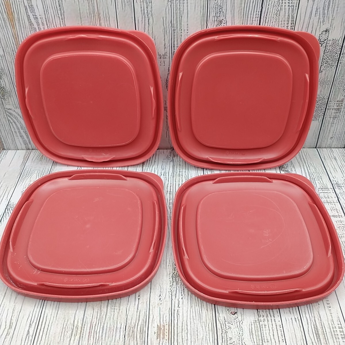 Rubbermaid Easy Find Lid 7J64 Red Square 4 Replacement Food Container Lids 6.5″