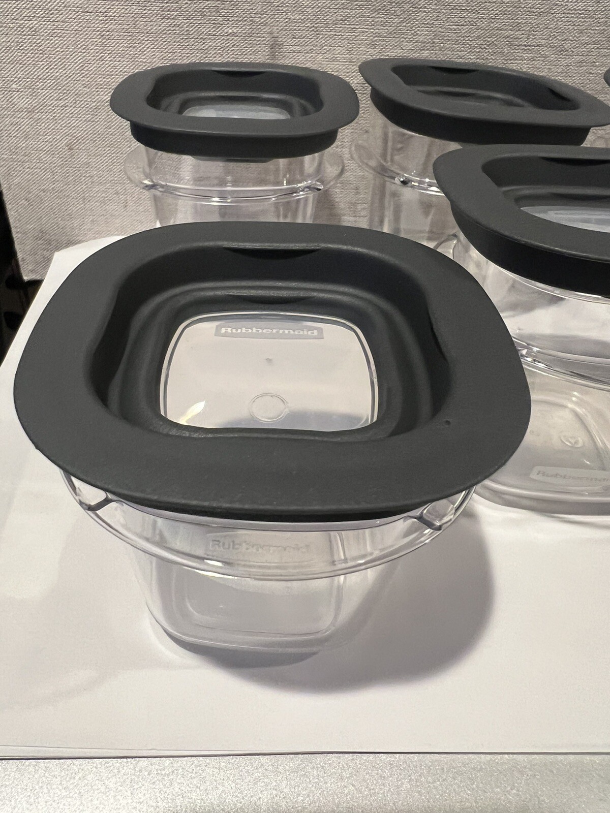Rubbermaid Easy Find Lids Assorted Food Storage Container 6 pc. High Quality