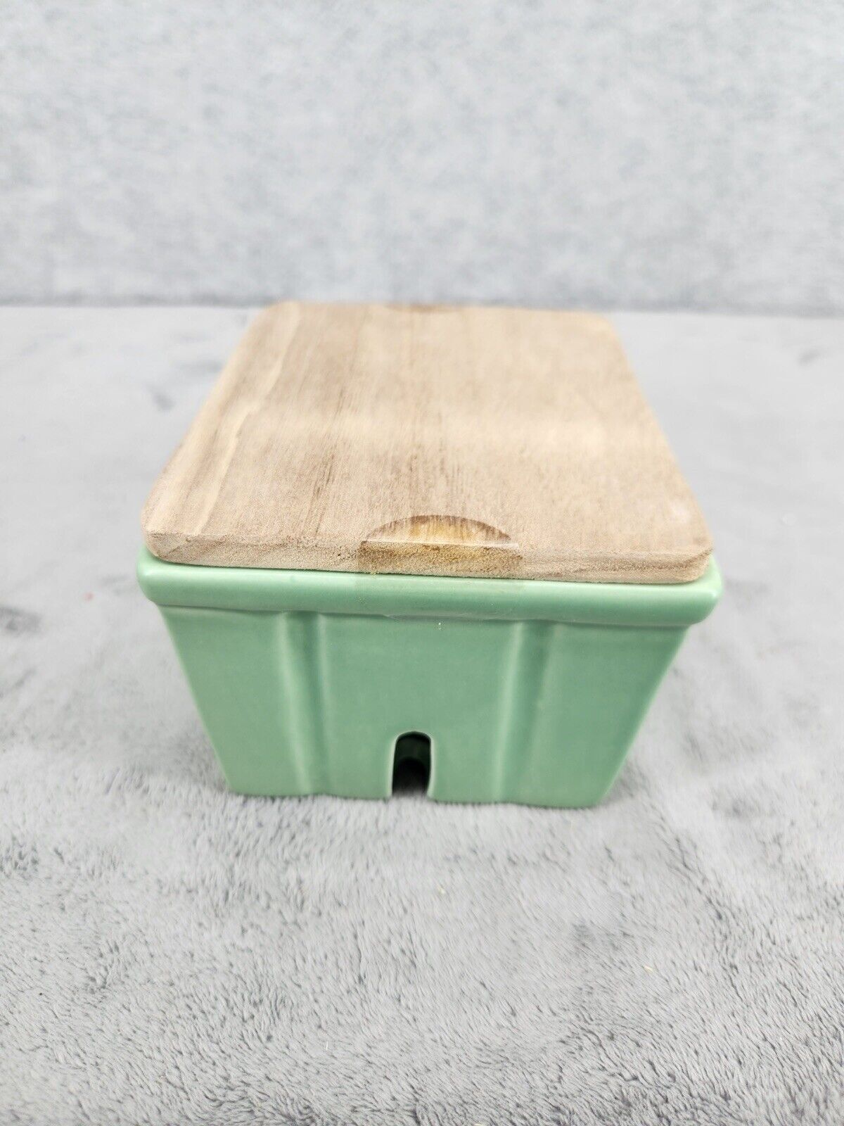 IQ Accessories Porcelain Food Storage With Wood Cover Sage Green 3x4x5