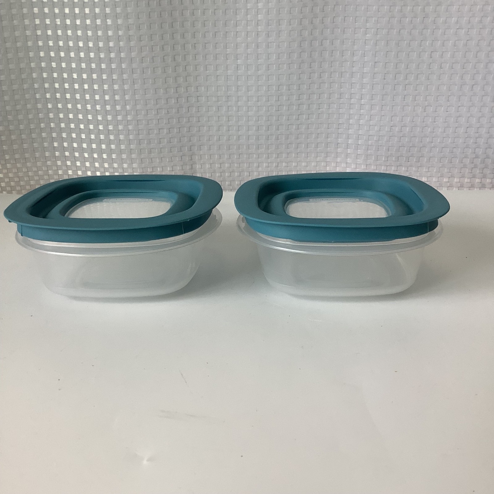 2 Rubbermaid Premier Square Food Storage Container 1.25 cups 7J5635 w/ Blue Lid