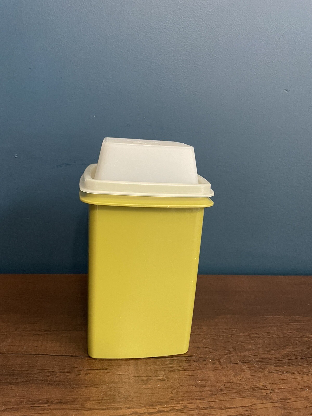 Vintage Tupperware Storage Pickle Keeper Avocado Green 1330-4