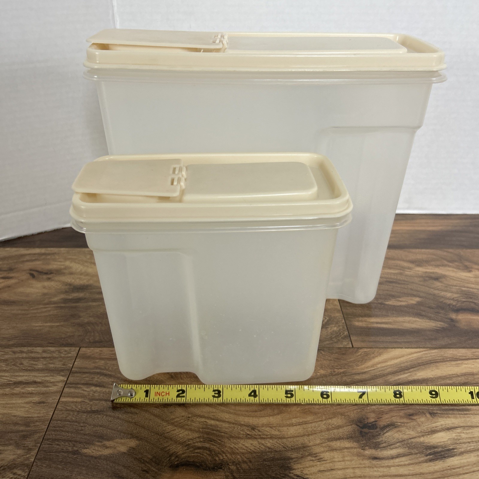Set of 3 Rubbermaid Servin Saver Cereal Storage Containers w/Almond Lids 3# & 4#