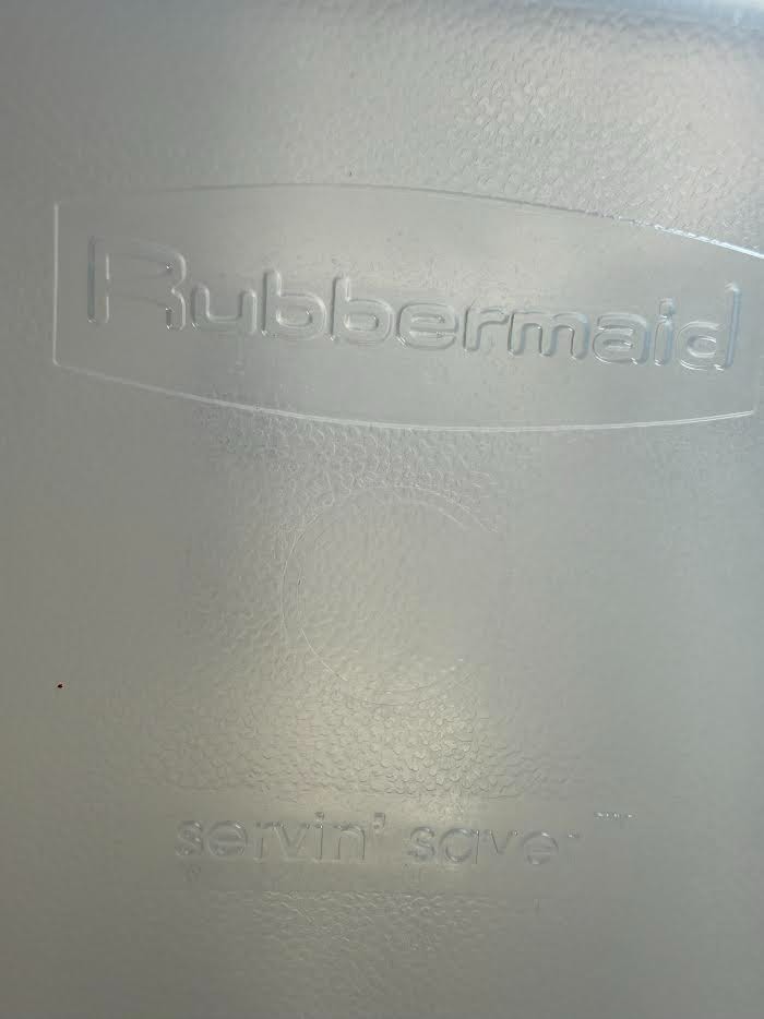 Vintage Rubbermaid Servin’ Saver #2 w/Almond Lid 1.3 Gallon