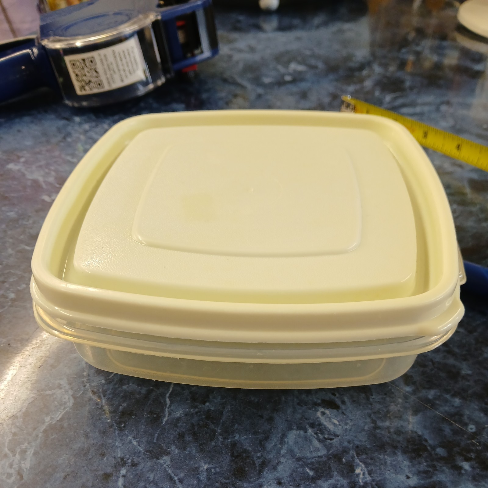 Vintage Rubbermaid Servin’ Saver Food Storage Container Almond Lid 2 Cups