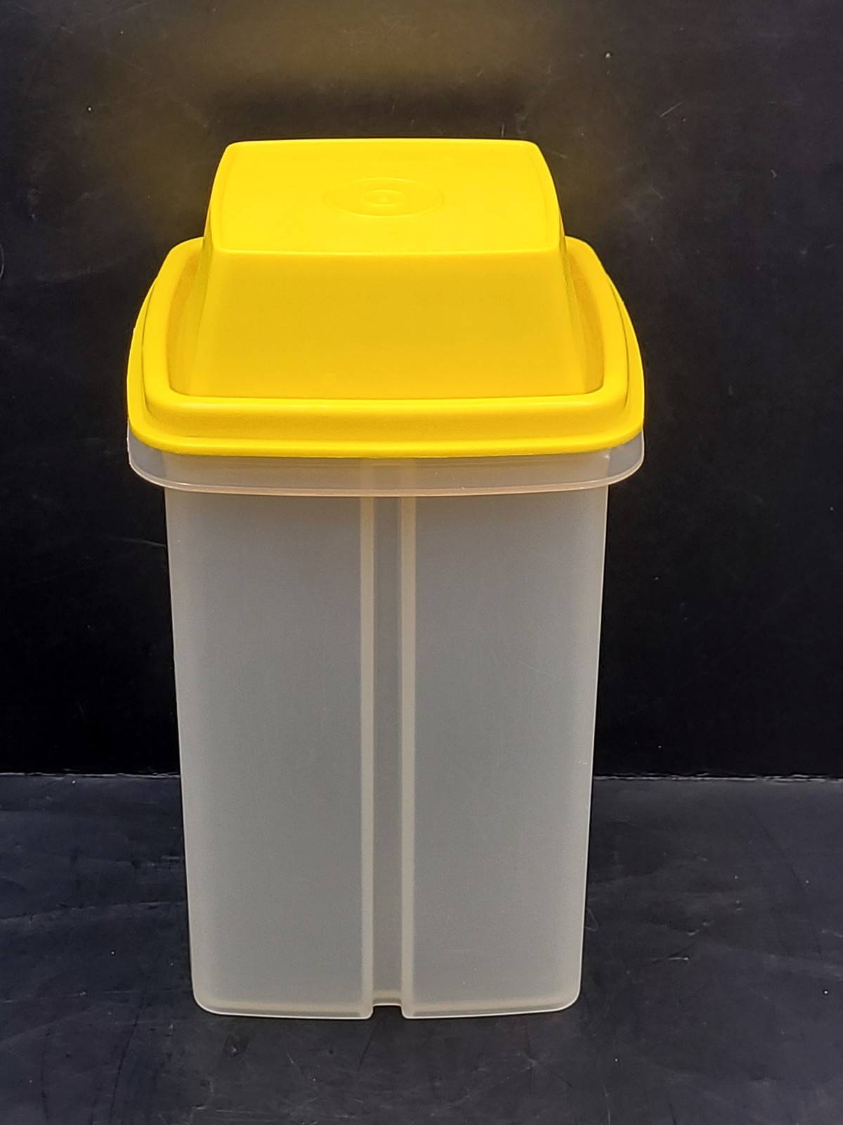 Vintage Tupperware Pick A Deli Pickle Keeper Container Yellow Lid 2 Quart Canada