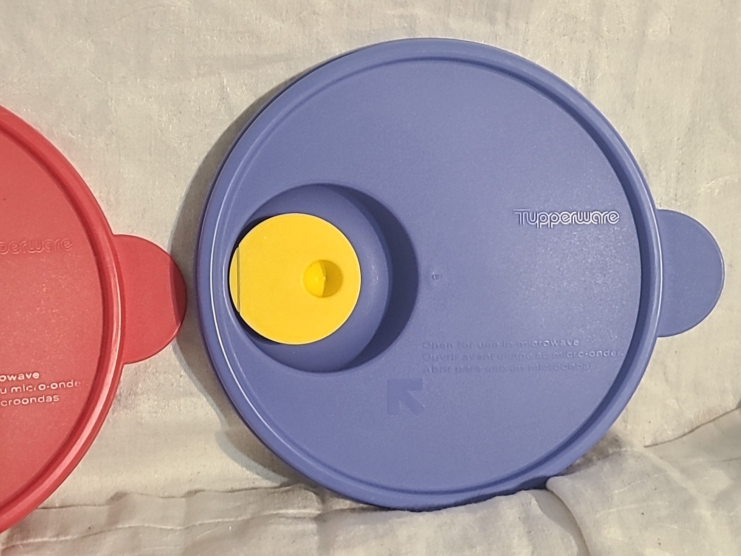2 TUPPERWARE REPLACEMENT LID 2648A-1 Flip Top Microwave Blue Red w/ Vent 6 1/4″
