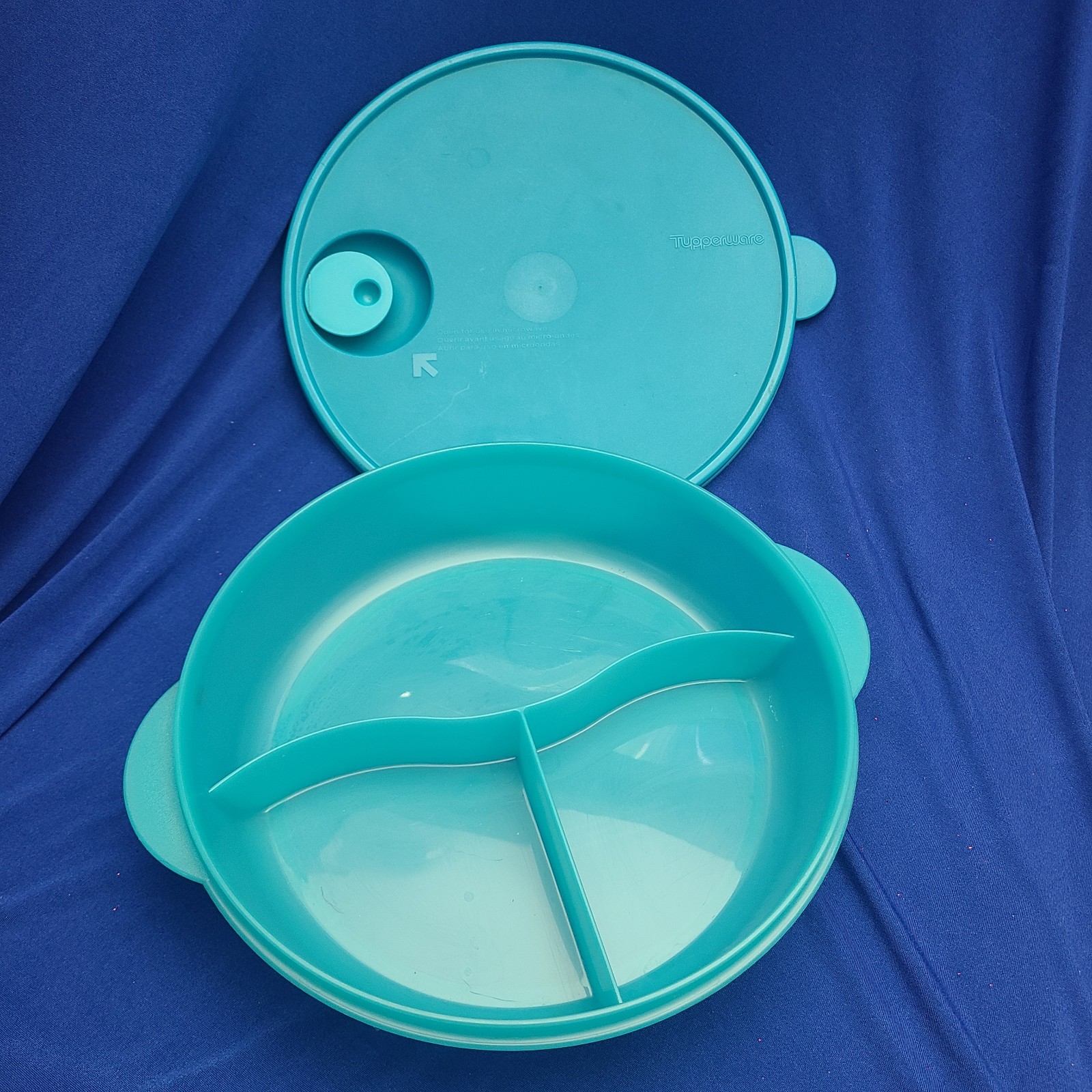 TUPPERWARE Crystalwave 10″ Teal 3 Section Bowl #3284A2 Vented Turq Seal #2650A13