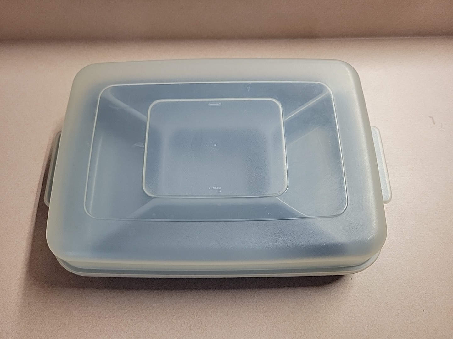 Vintage Rubbermaid 0833 Servin’ Saver Sectioned Fruit/Veggie Tray, Blue w/Lid