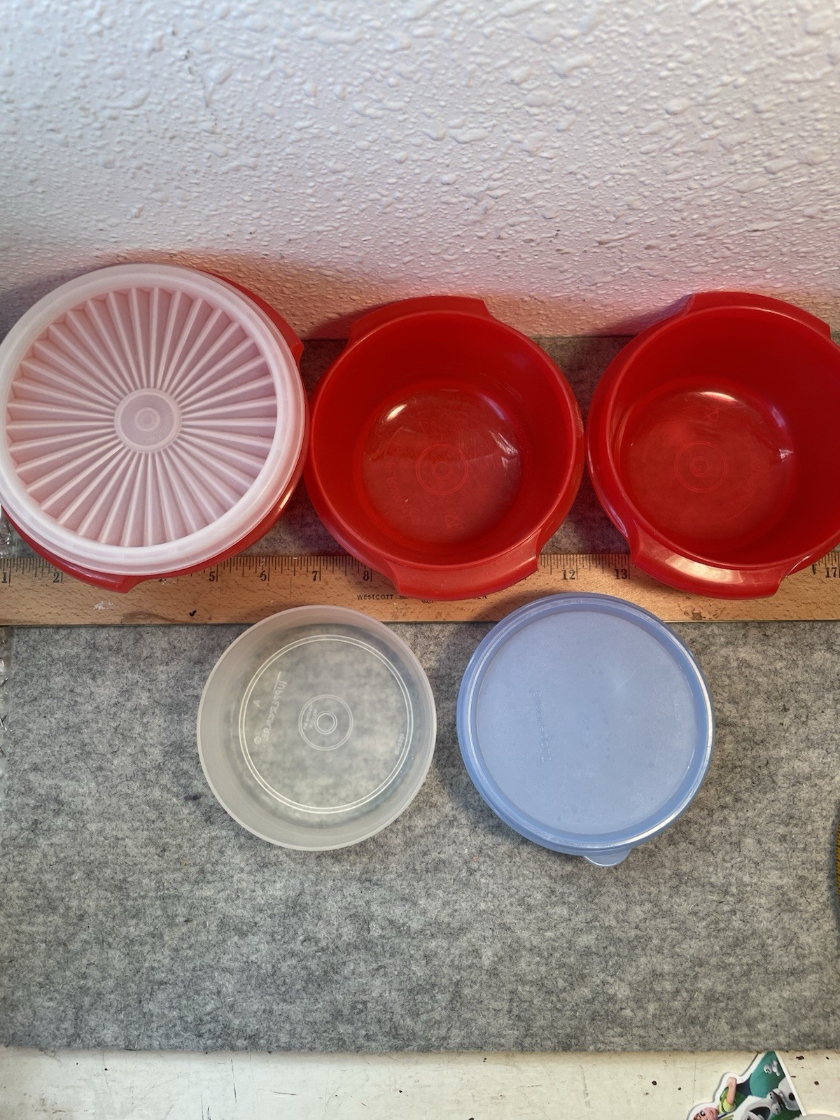 Tupperware Round Plastic Storage Container Set 5pc 1 Cup Snap Lids Red
