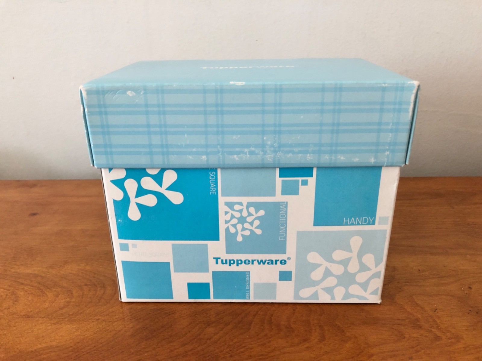 TUPPERWARE HANDY FUNCTIONAL PETITE SQUARE CONTAINERS (14 PIECES)*NEW IN ORG BOX*