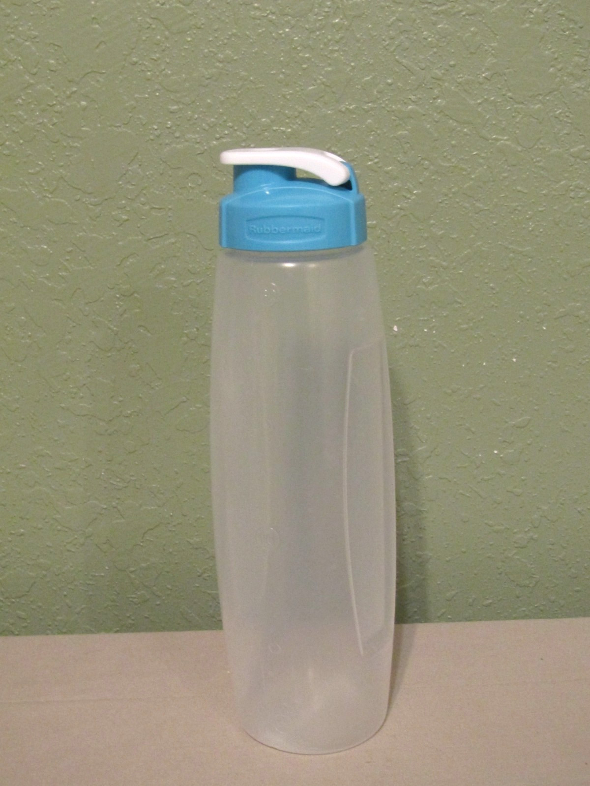 Rubbermaid Water Bottle Drink Container 32 Ounces Flip Top Lid 7F86 Teal/White