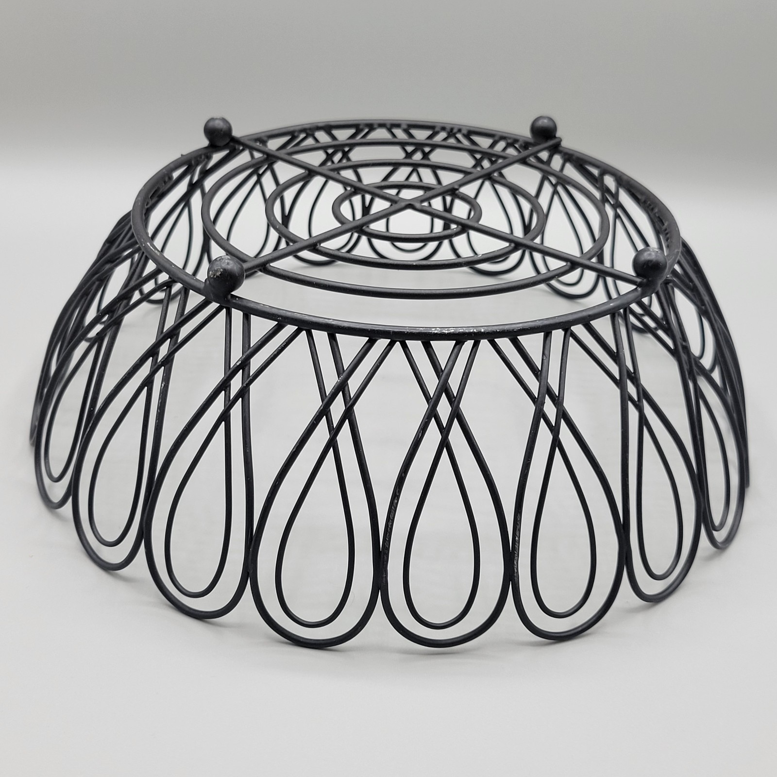 Durable Metal Wire Fruit Basket Bowl Modern Counter Top Decor Centerpiece Rack