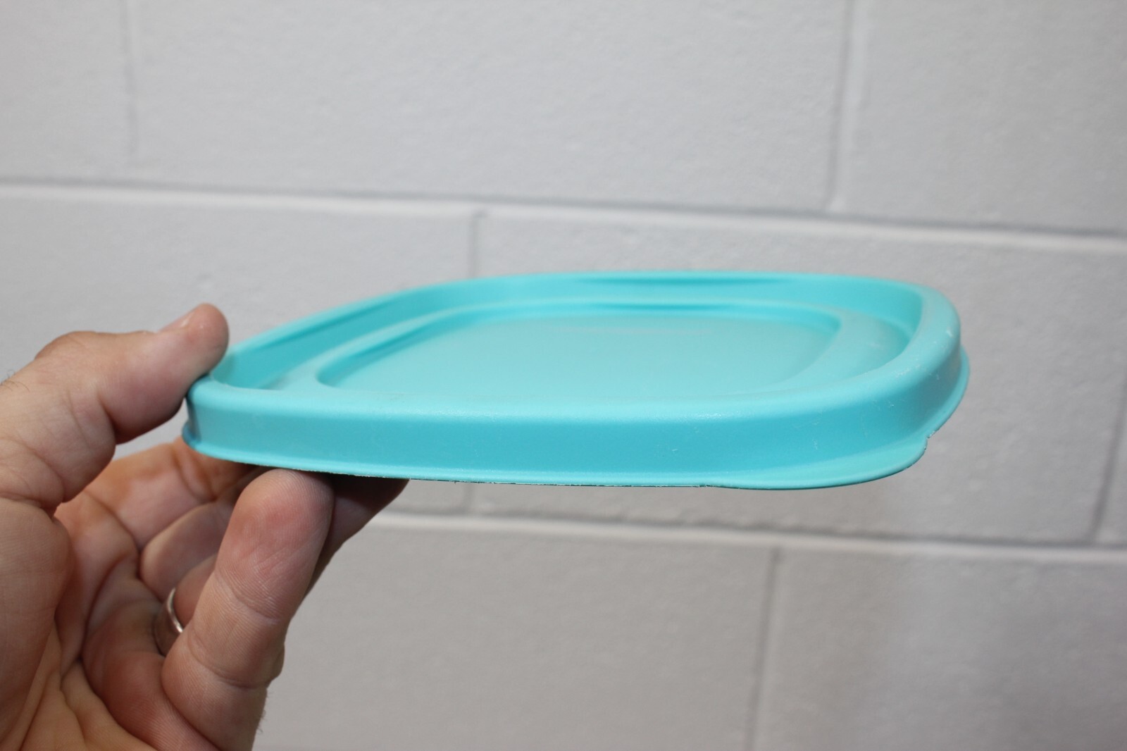Rubbermaid Easy Find Replacement 7J64 Teal/Aqua Food Container Lid 6 1/2″ Clean!
